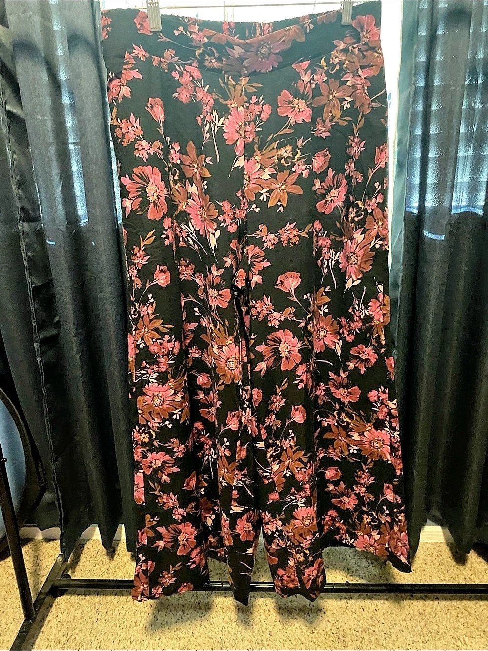 TORRID High-Rise Pull-On Wide-Leg Pant Floral Pants in Black & Pink